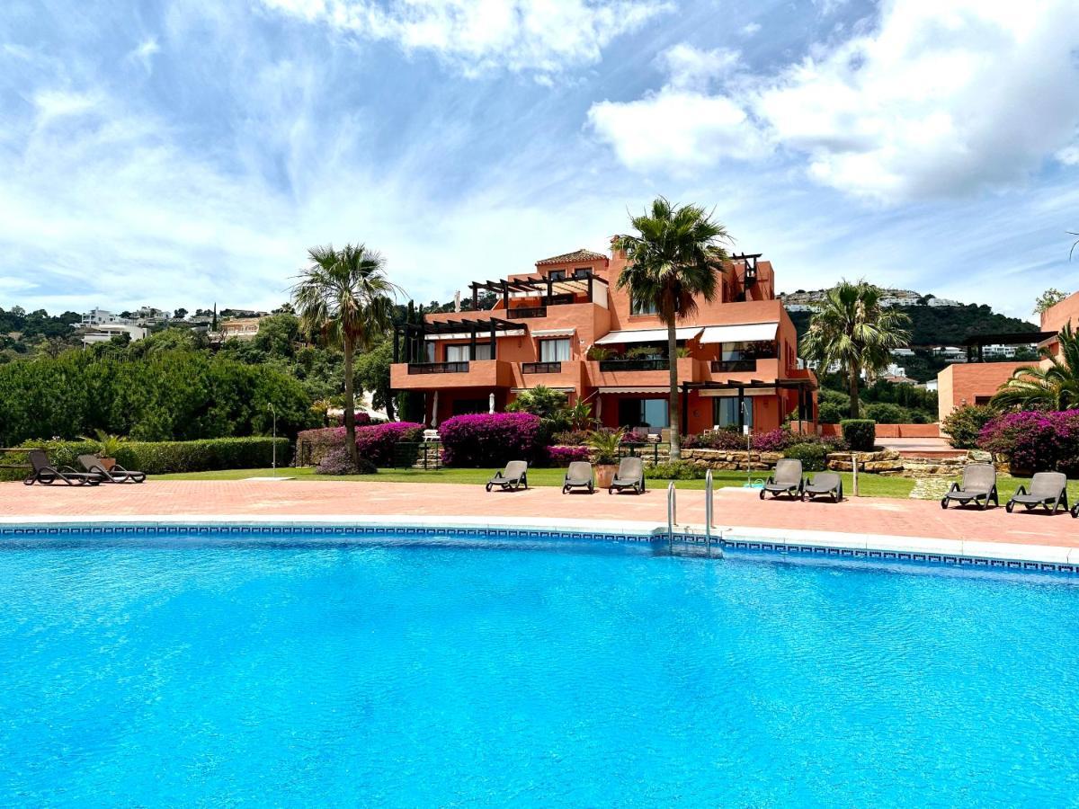 Bright Apartment In The Hills Of Elviria Málaga Exterior foto